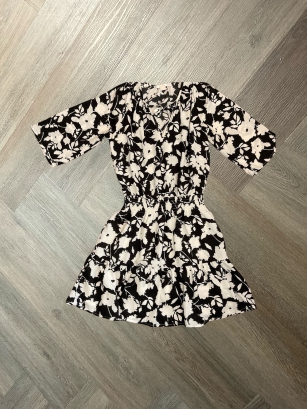 CDE Womens Mini Dress Black White XS Floral‎ Print Tie Neck Short Sleeve Casual